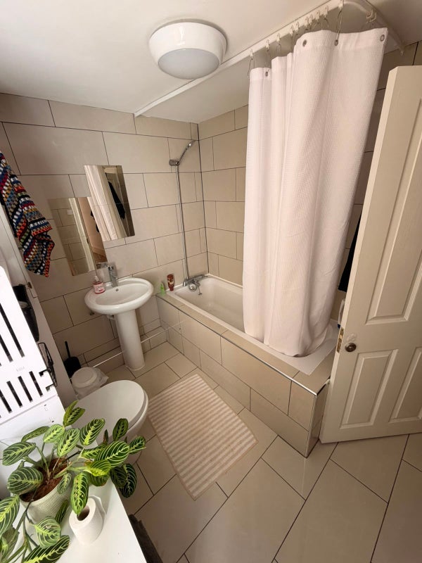 Room Childeric Road in Greater London