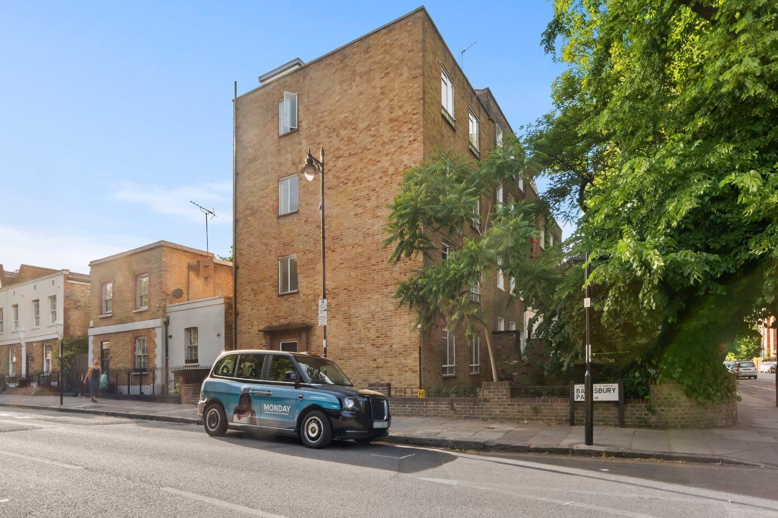 Flat Barnsbury Park in Greater London