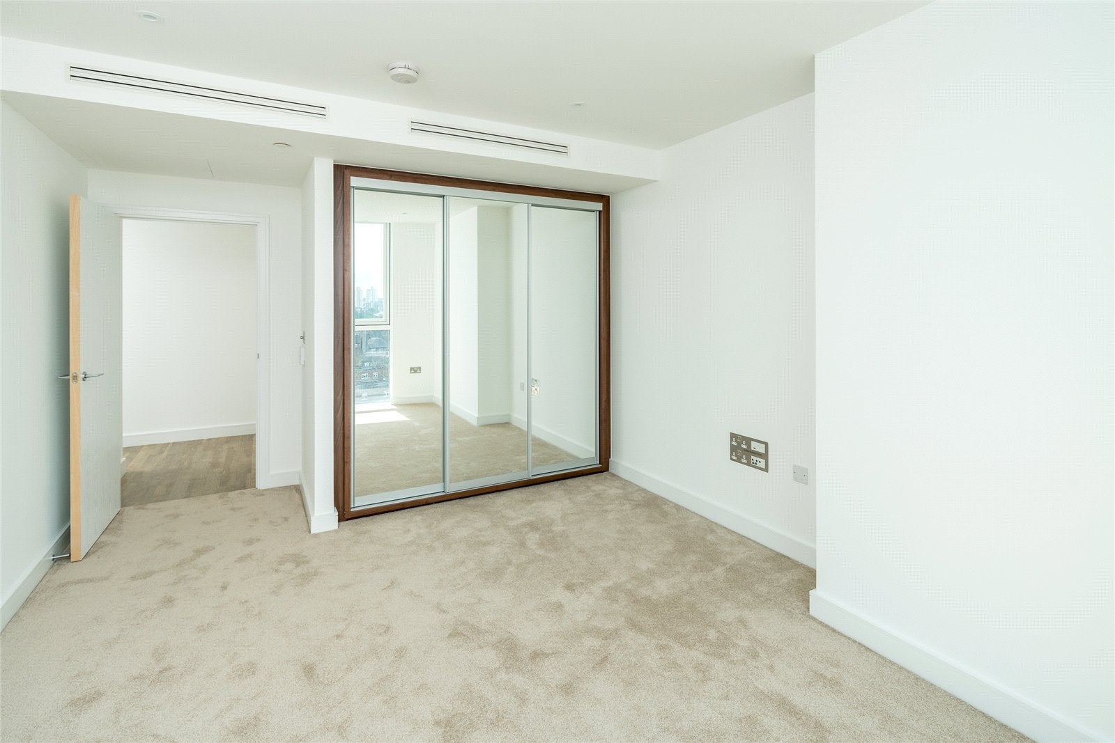 Flat Wandsworth Road in Greater London