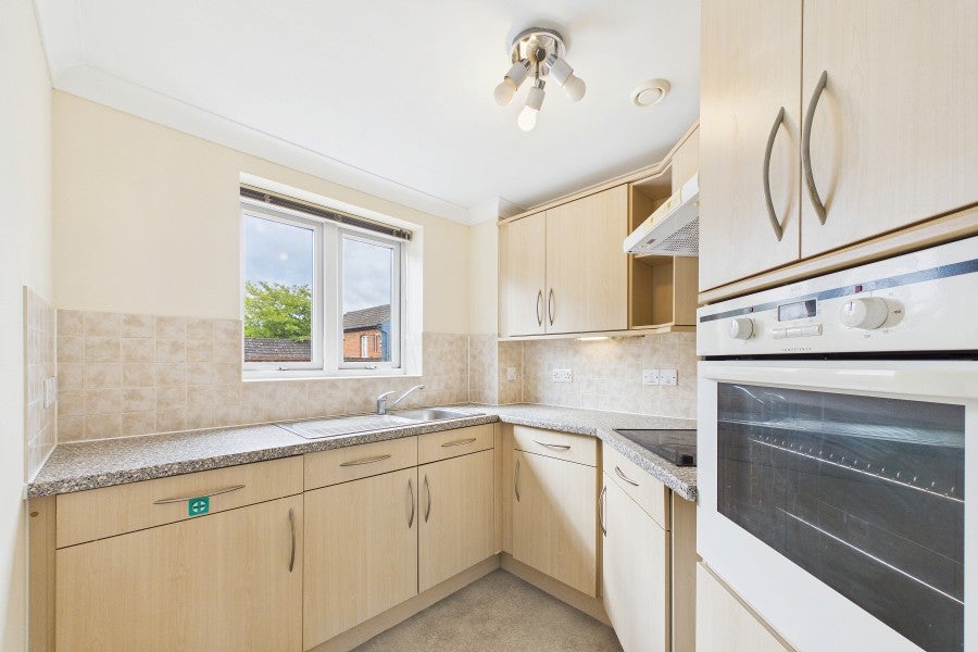 Flat The Avenue in Surrey Heath