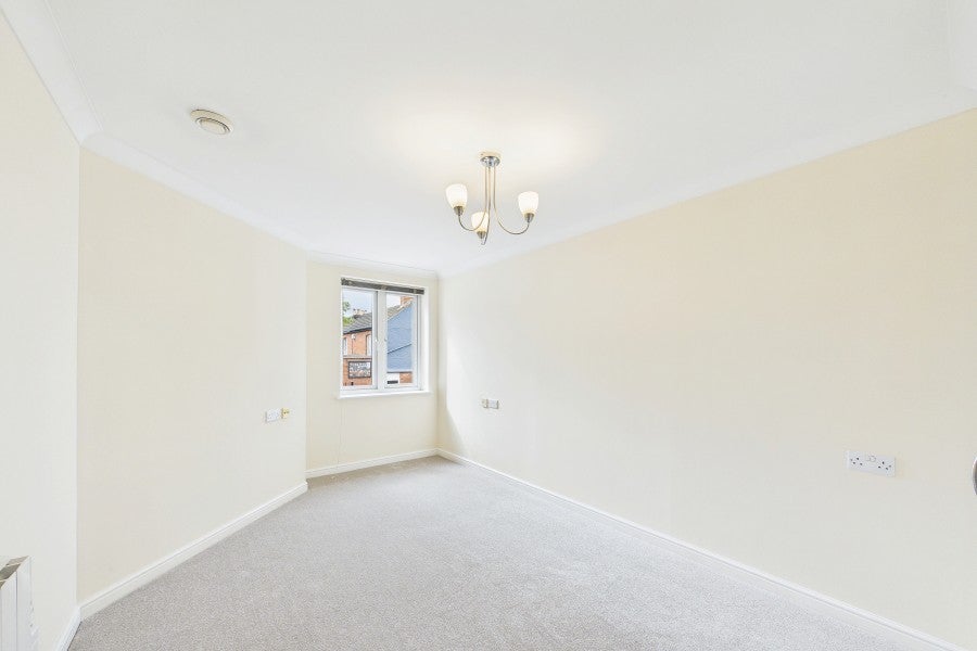 Flat The Avenue in Surrey Heath