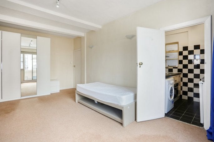 Flat Palace Gardens Terrace in Greater London