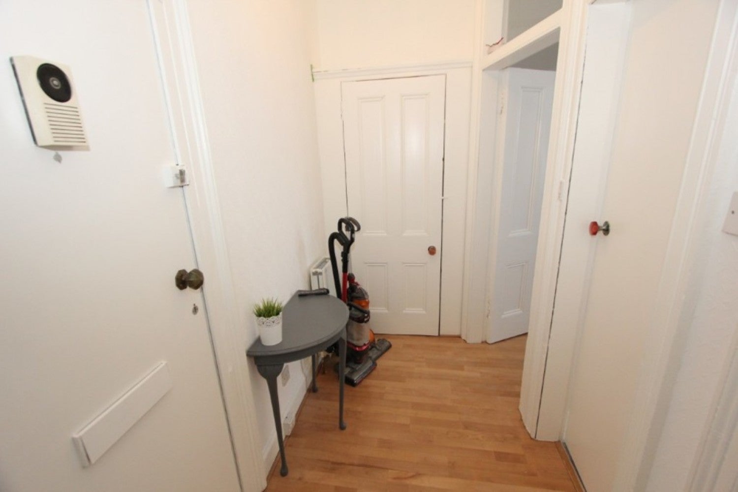Flat Eastwood Avenue in Glasgow