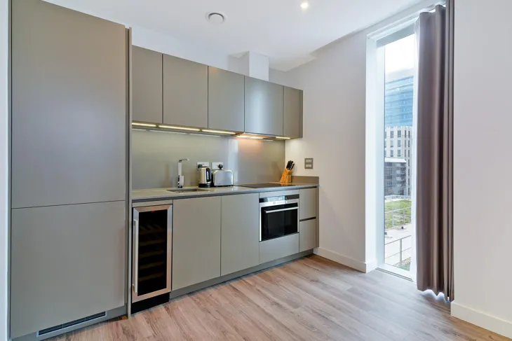 Flat Leman Street in Greater London