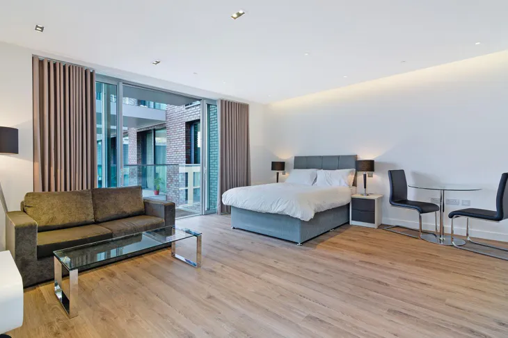 Flat Leman Street in Greater London