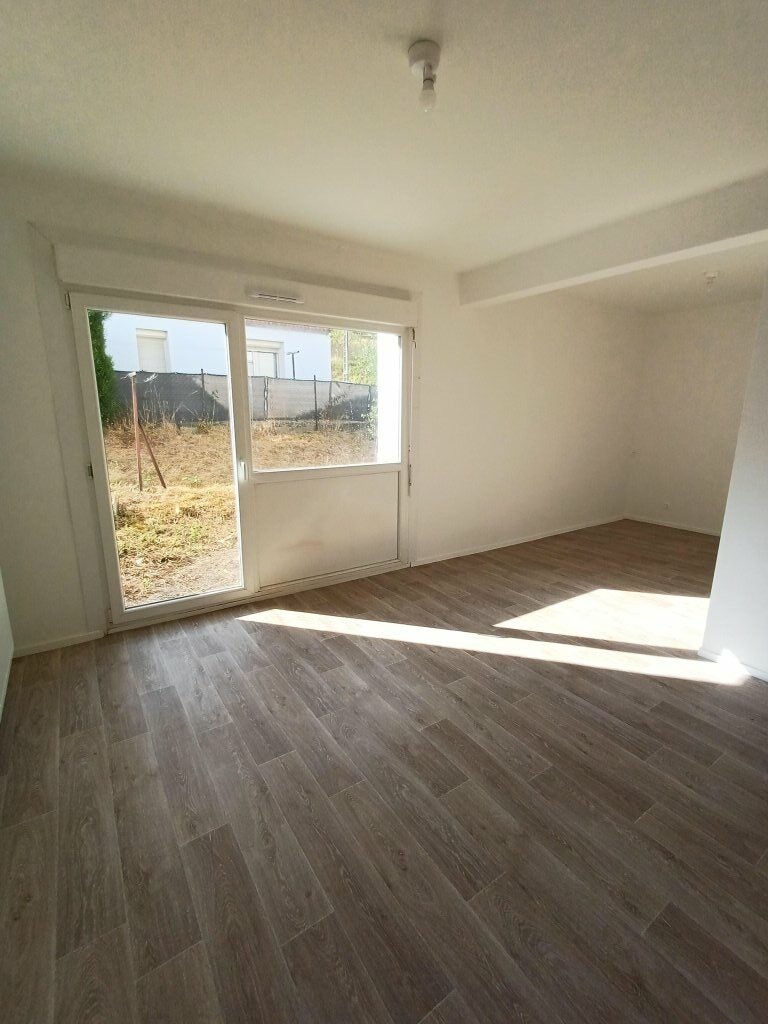 Flat D 109 in Lacroix-sur-Meuse
