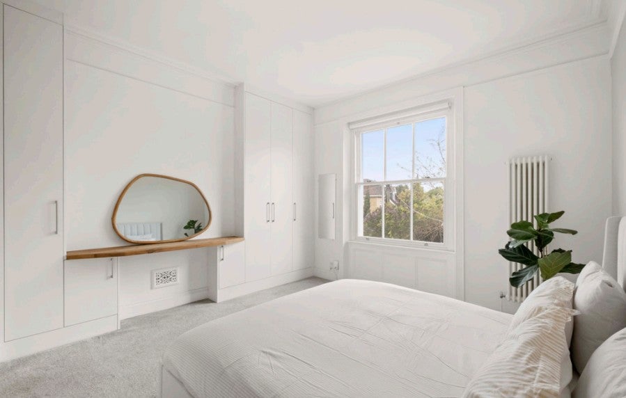 Flat Melrose Road in Greater London