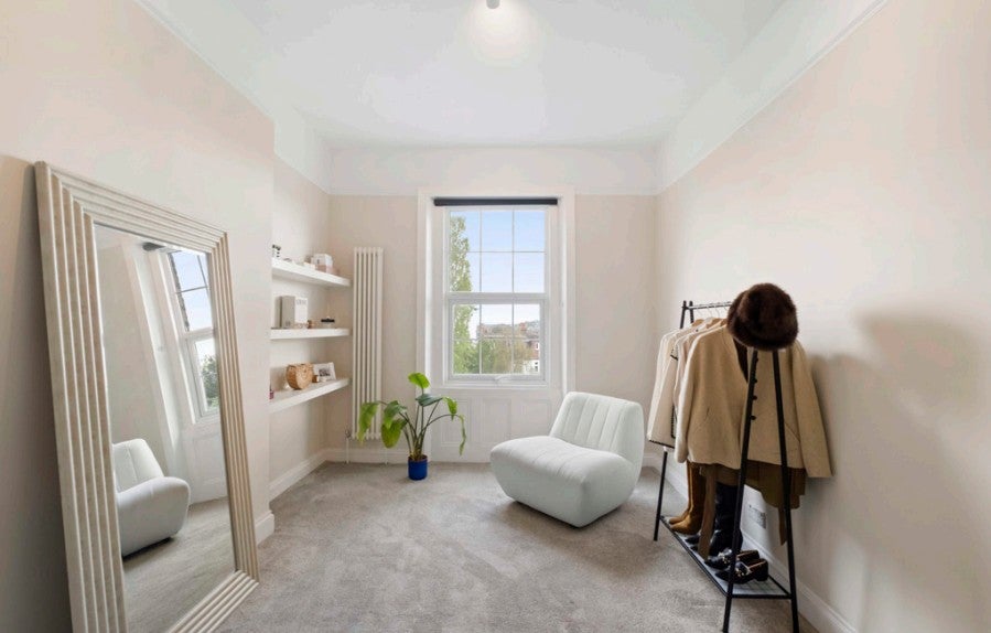 Flat Melrose Road in Greater London