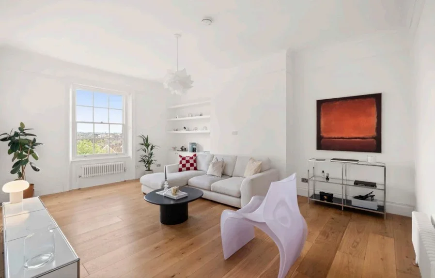 Flat Melrose Road in Greater London