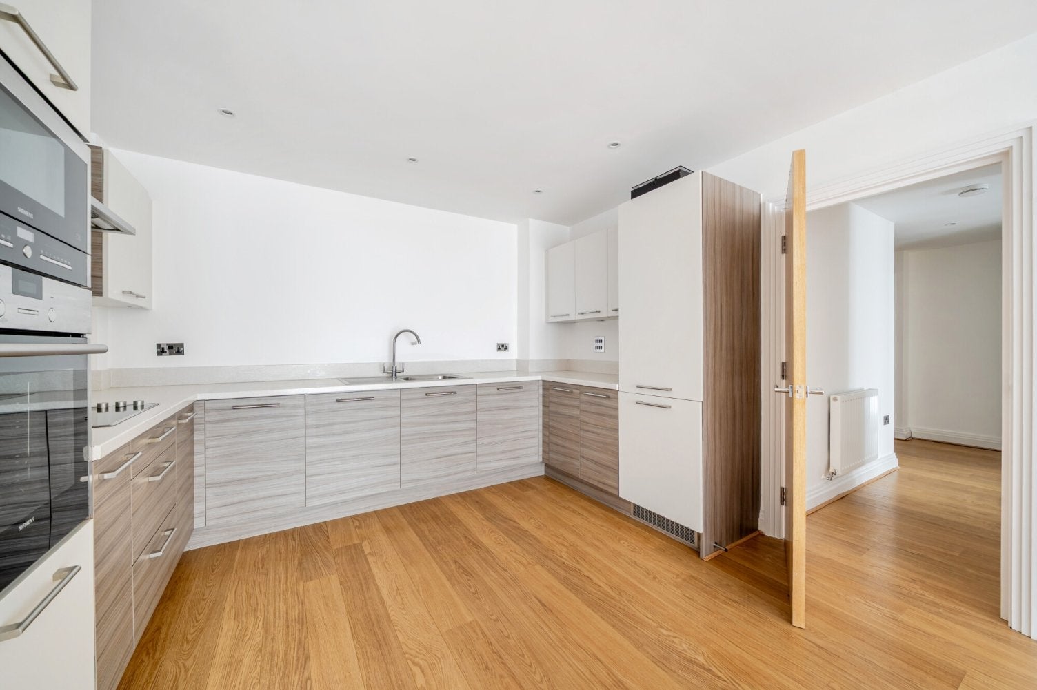 Flat Albemarle Road in Greater London