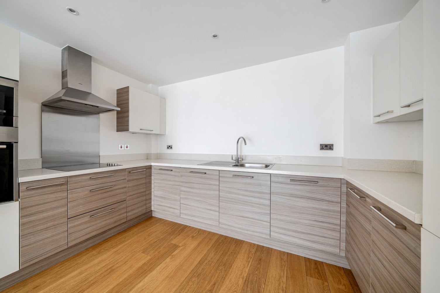 Flat Albemarle Road in Greater London
