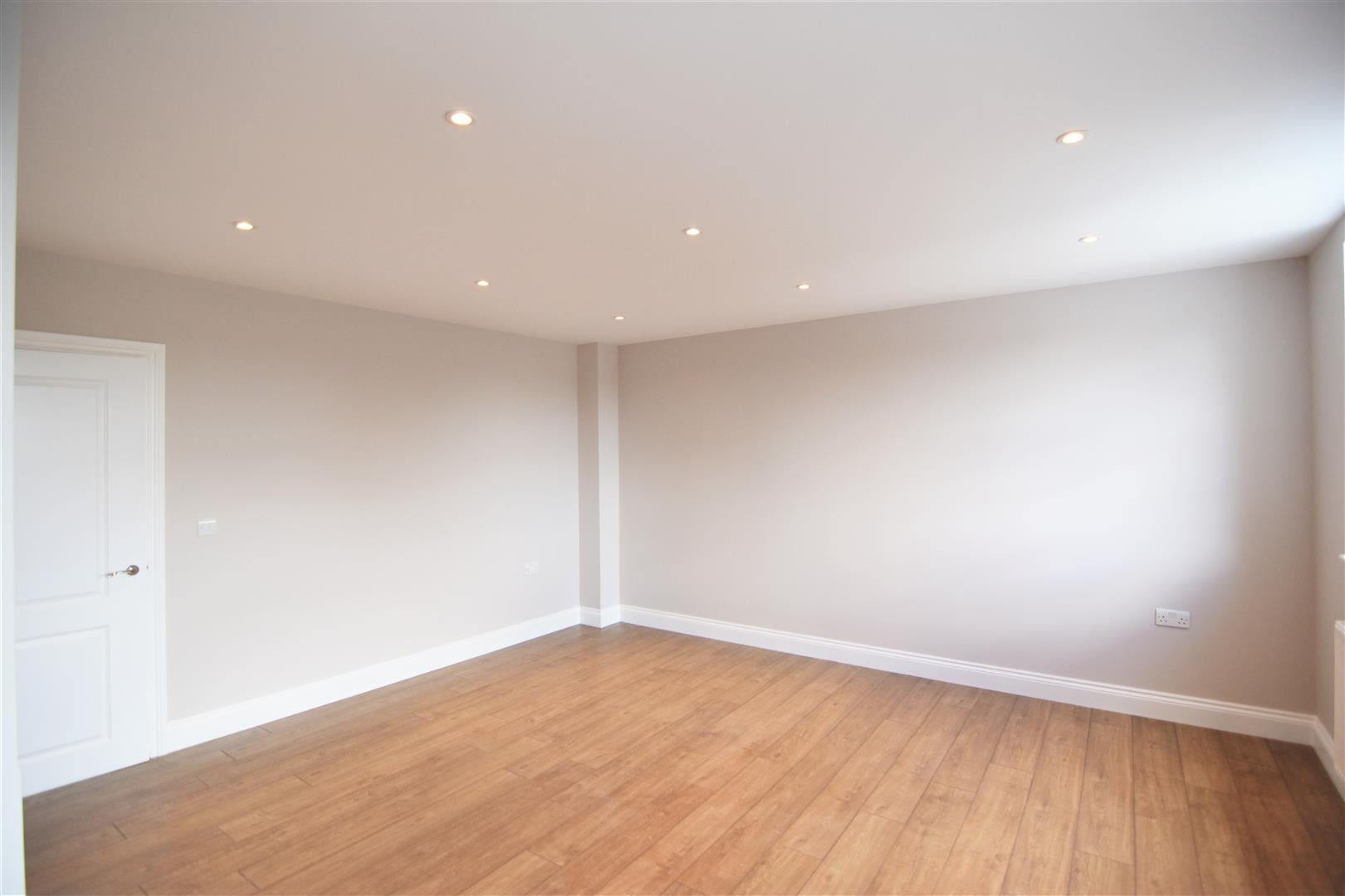 Flat Kings Road in Greater London