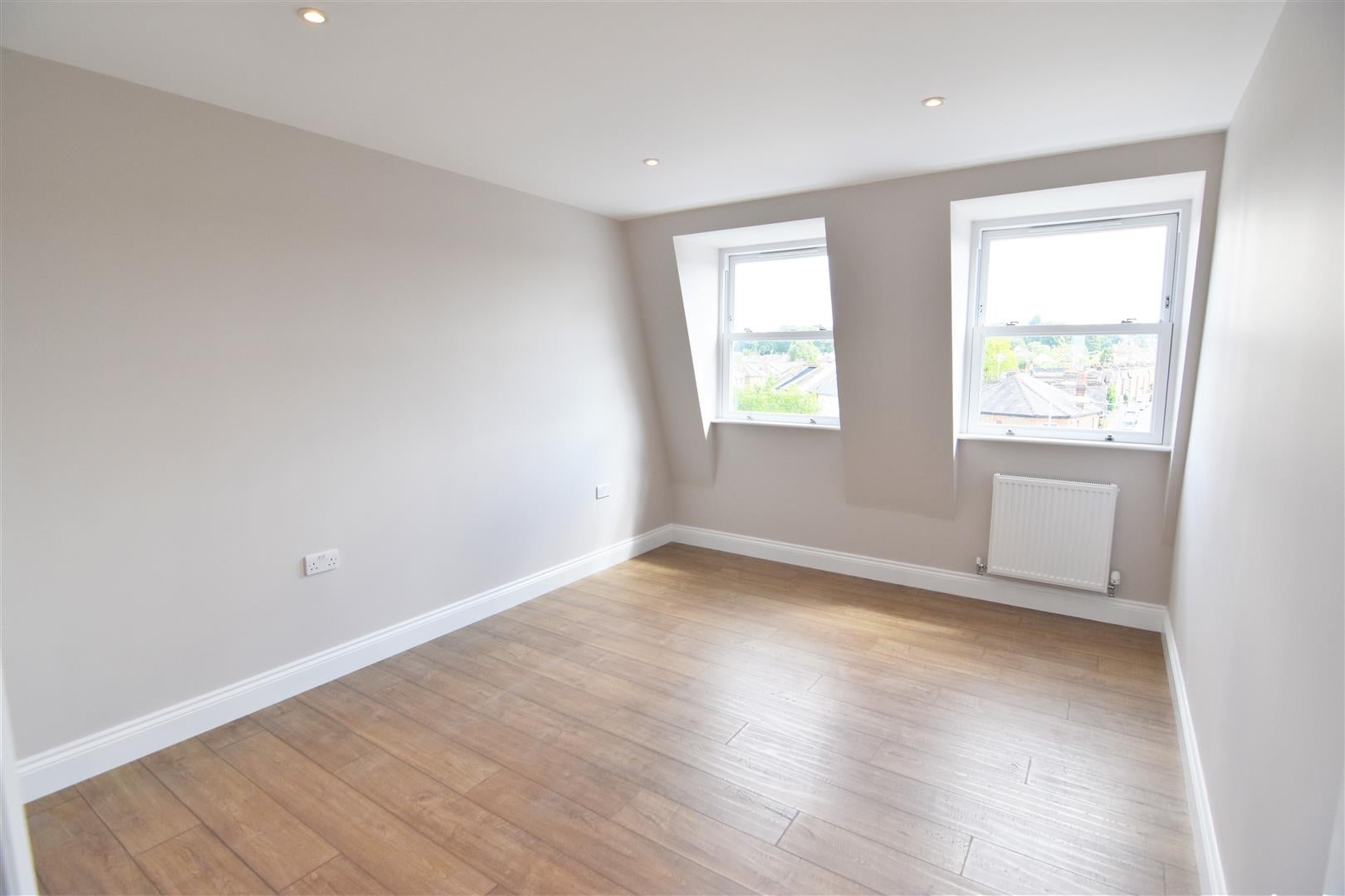 Flat Kings Road in Greater London