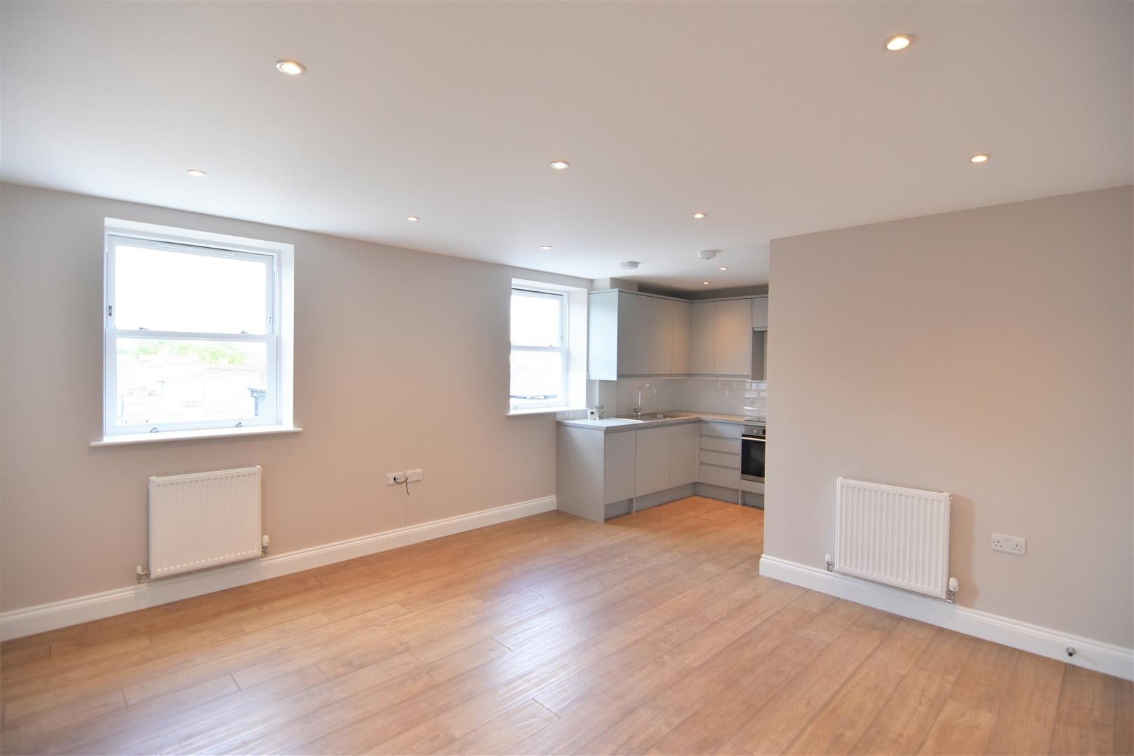 Flat Kings Road in Greater London