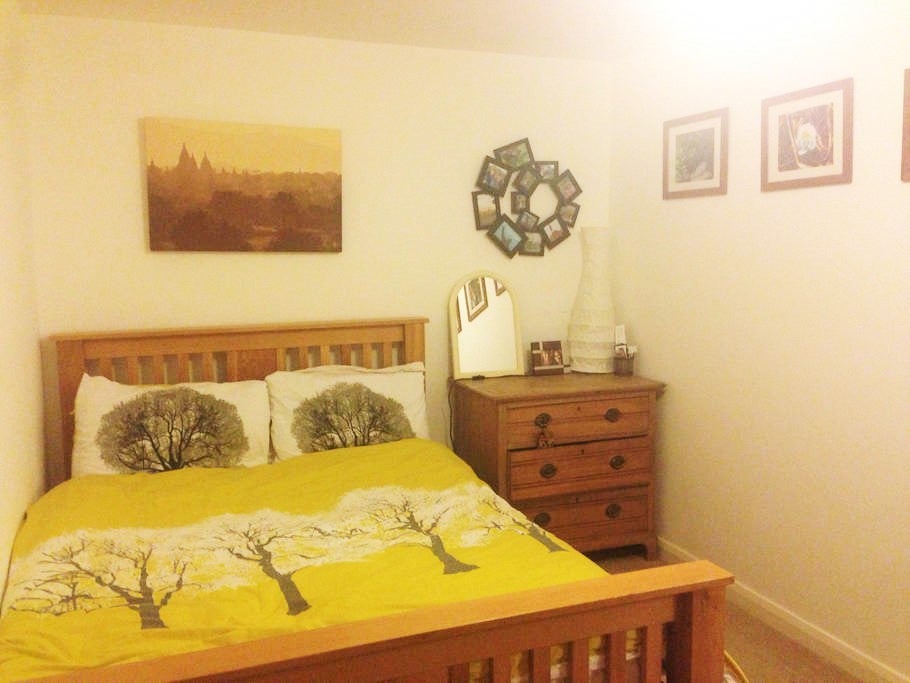 Flat Ramsgate Street in Greater London