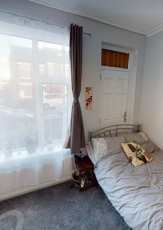 Room Spring House Road in Sheffield
