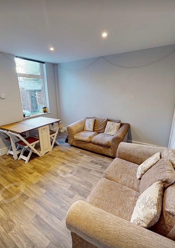 Room Spring House Road in Sheffield