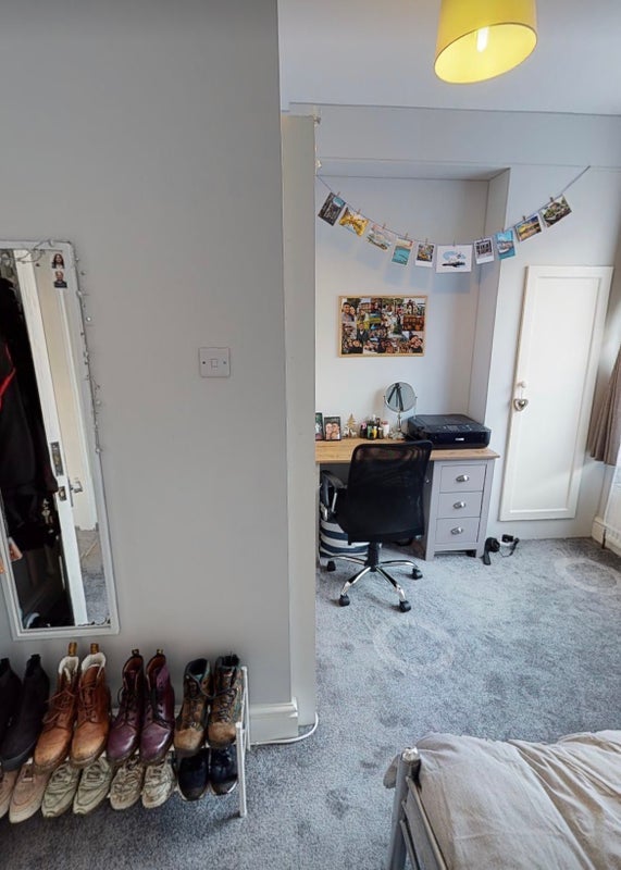 Room Spring House Road in Sheffield