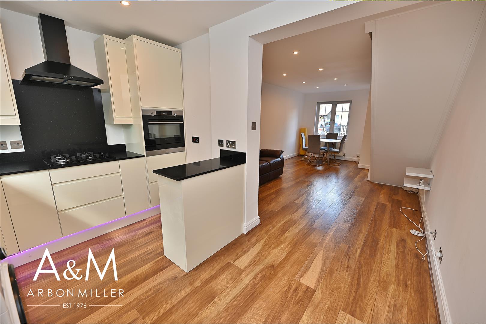 Room Sapphire Close in London
