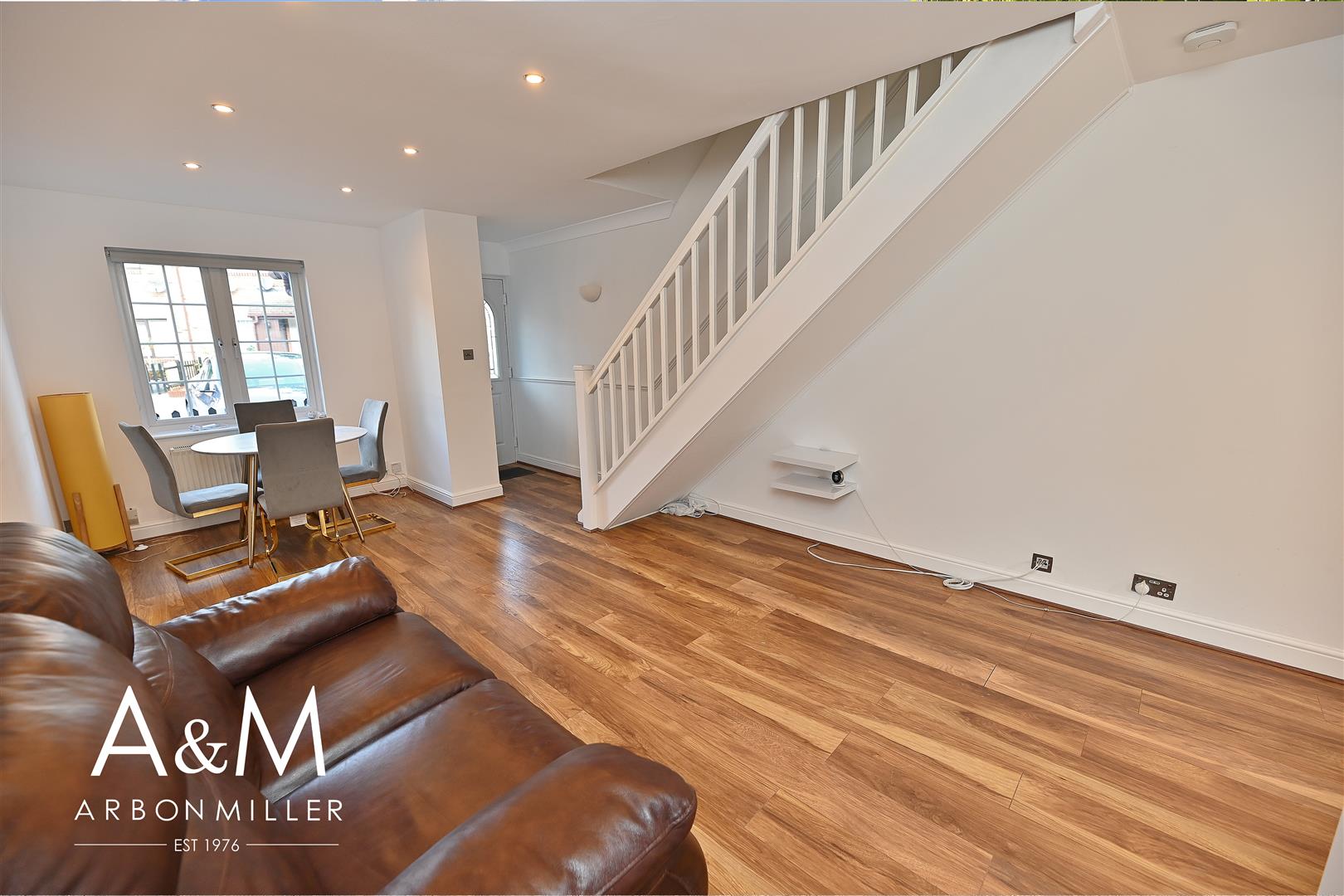 Room Sapphire Close in London