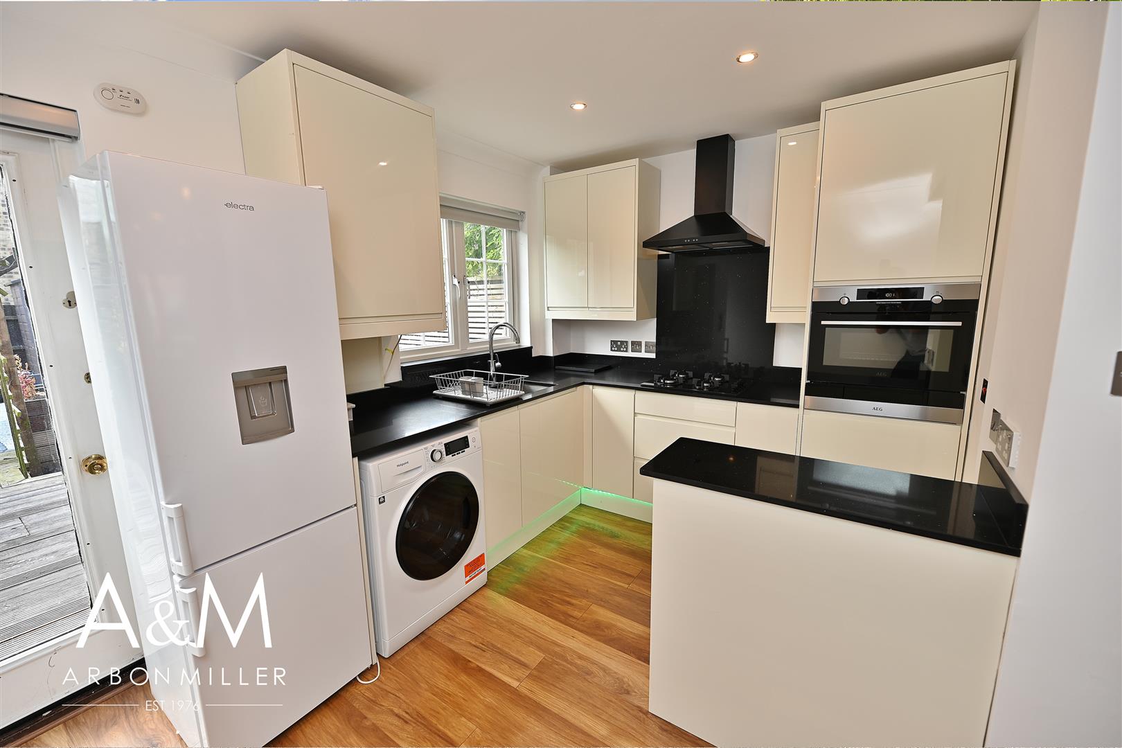 Room Sapphire Close in London