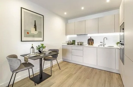 Flat Ermine Close in London
