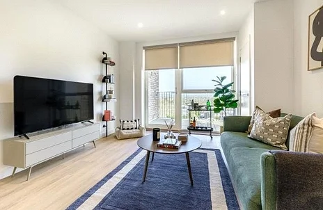 Flat Ermine Close in London