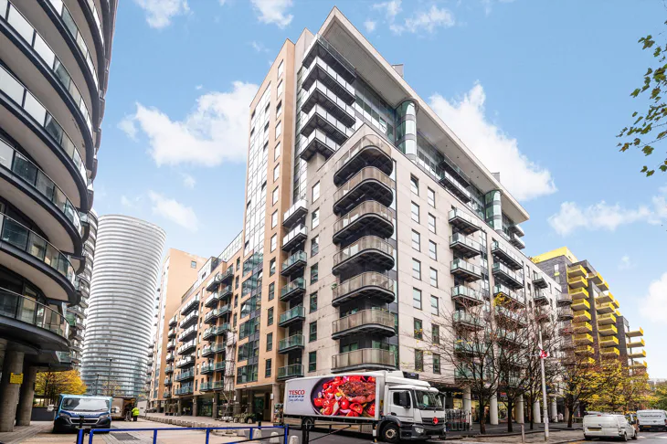 Flat Millharbour in Greater London