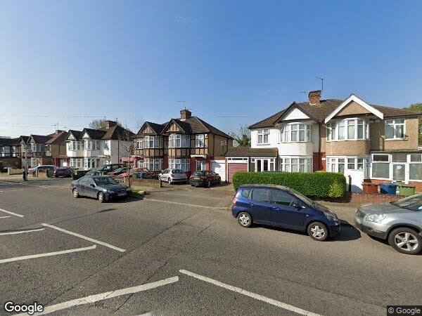 Flat Kenton Lane in Greater London
