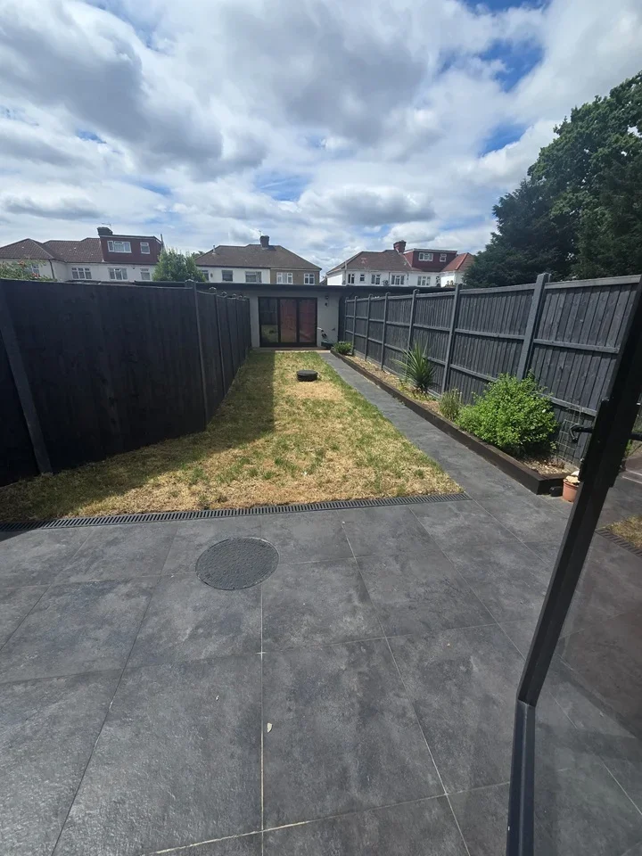 Flat Kenton Lane in Greater London