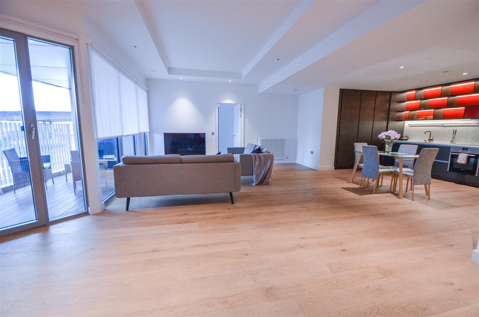 Flat Botanic Square in Greater London