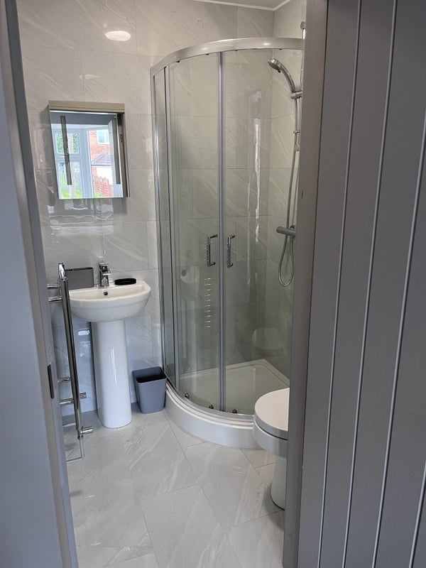 Room Marcot Road in Metropolitan Borough of Solihull