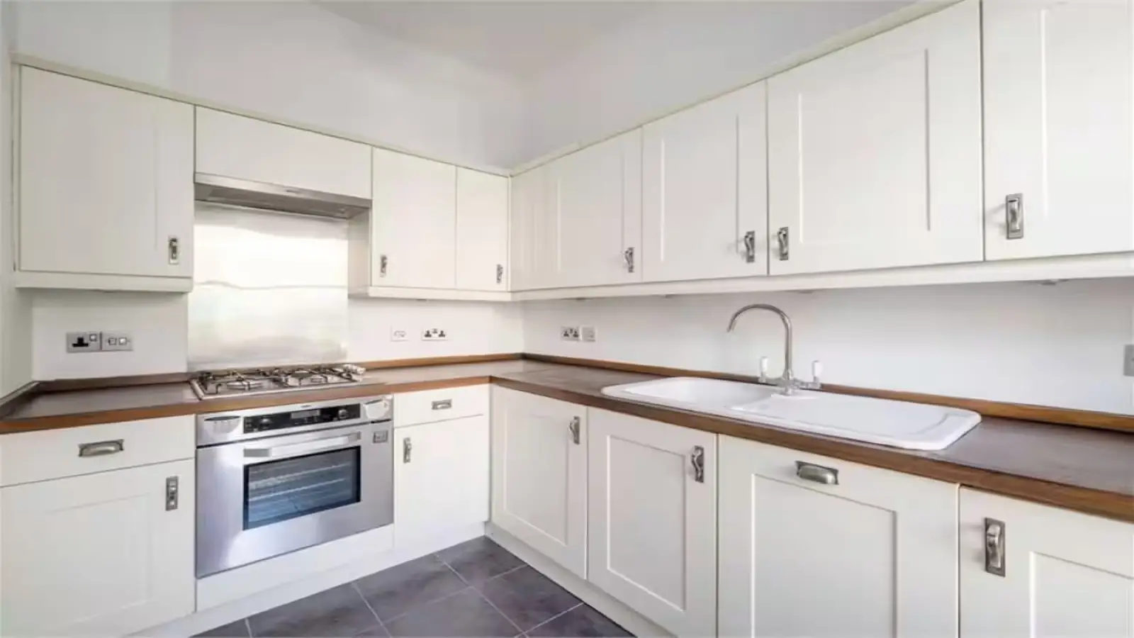 Flat Bell Place in City of Edinburgh