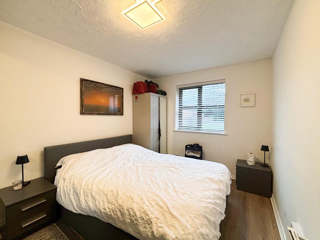 Flat Woodvale Way in Greater London