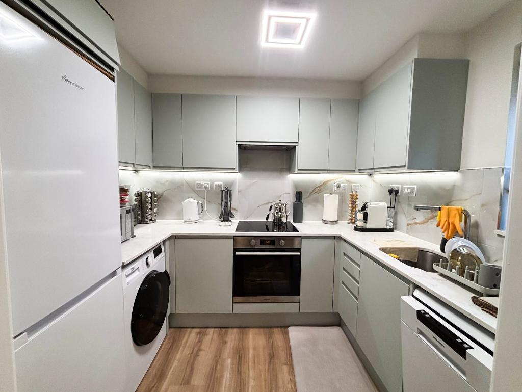 Flat Woodvale Way in Greater London