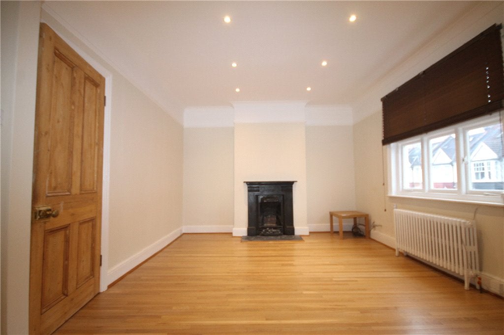 Flat Tranmere Road in Greater London