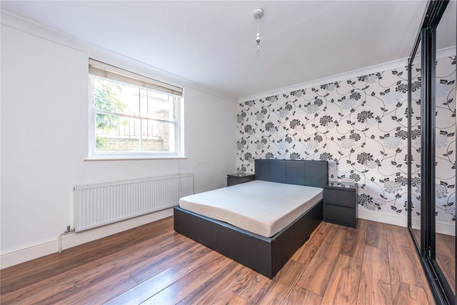 Flat Downham Road in Greater London