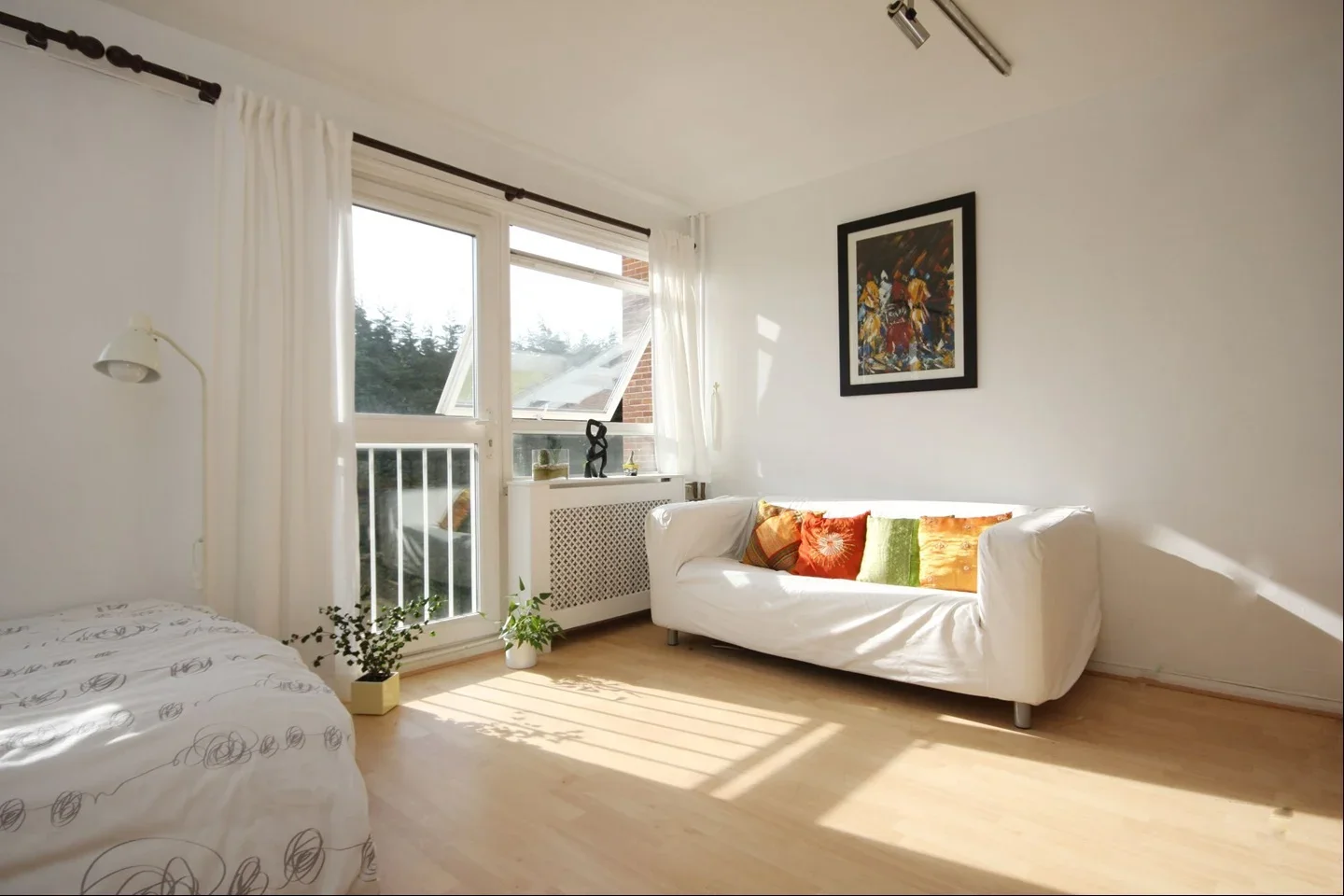 Flat Rockley Court in Greater London