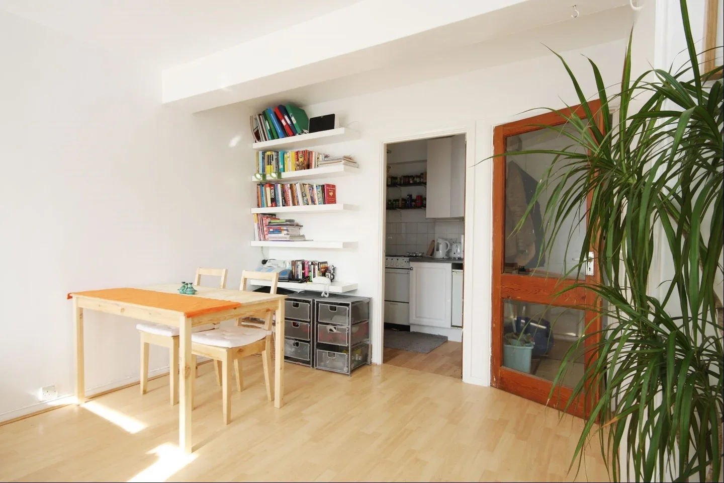 Flat Rockley Court in Greater London