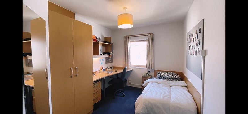 Room Coldharbour Lane in Bristol