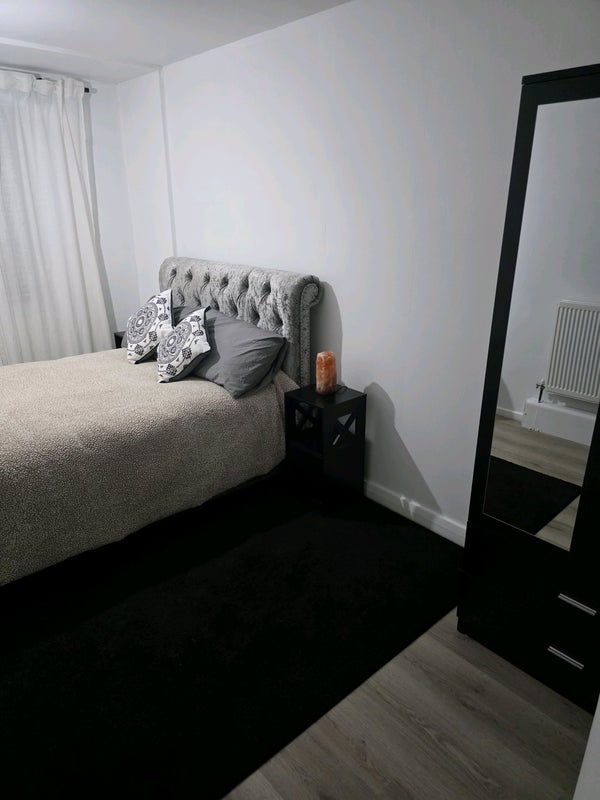 Flat Panmure Place in Glasgow
