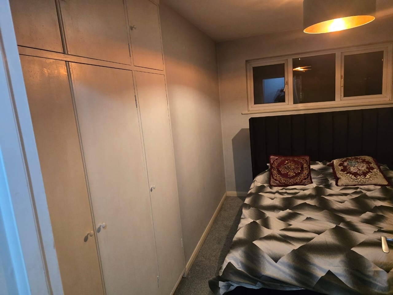 Room Pinewood Drive in London