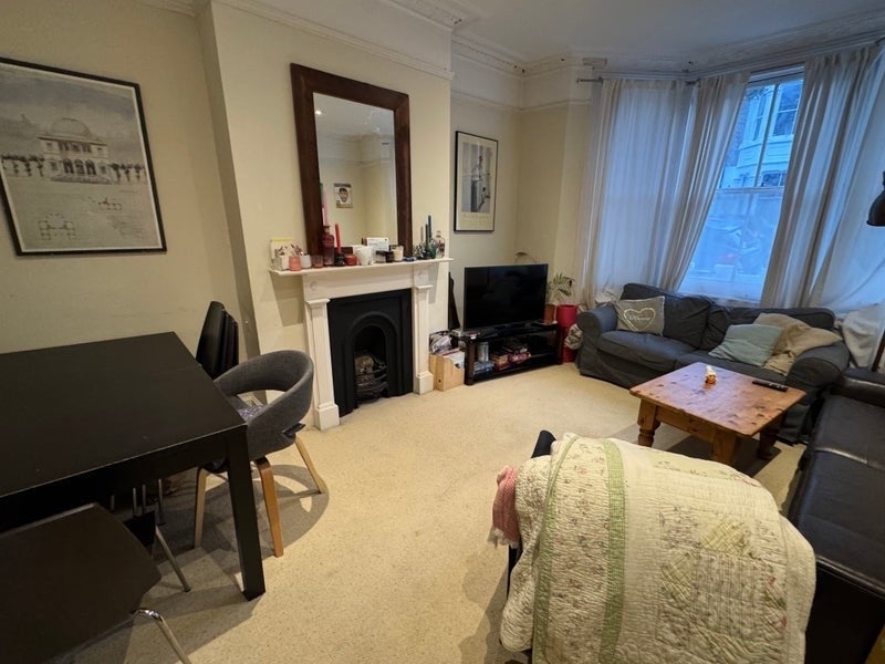 Room Buckmaster Road in Greater London