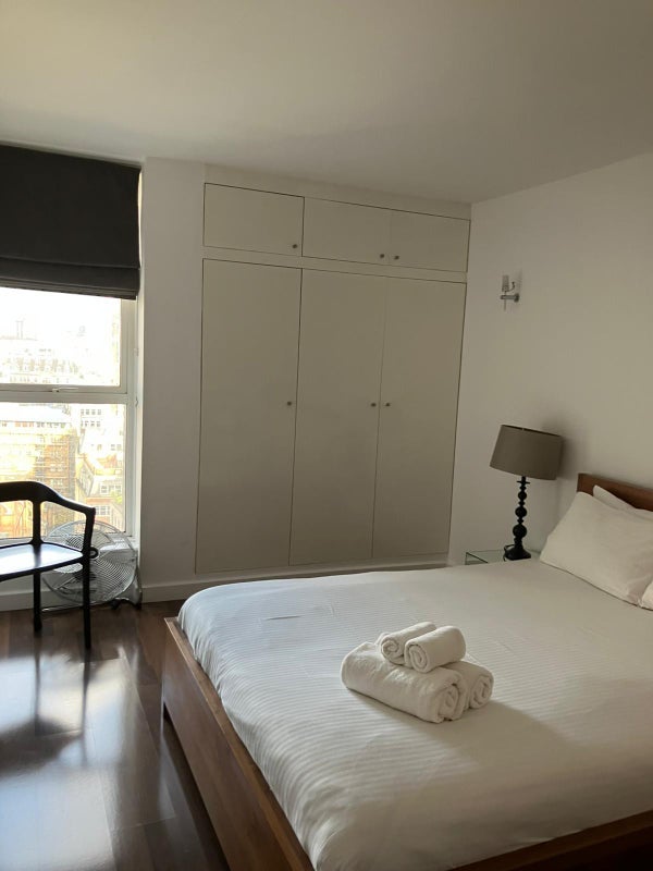 Flat Drury Lane in Greater London