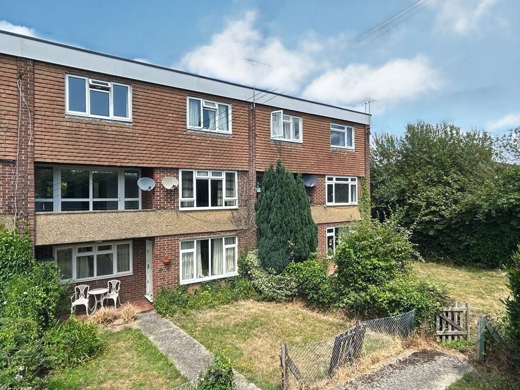 Flat Weydon Lane in Waverley