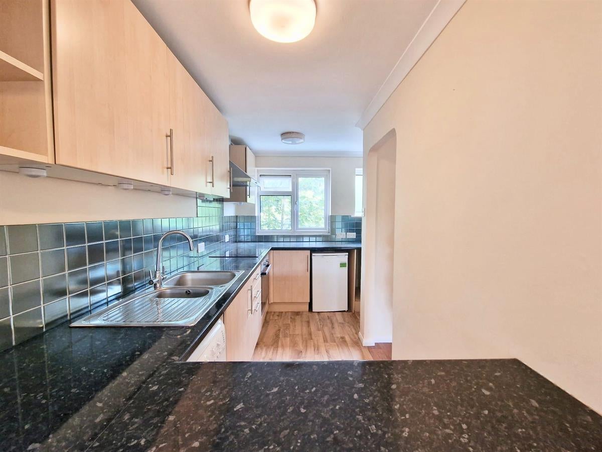 Flat Weydon Lane in Waverley
