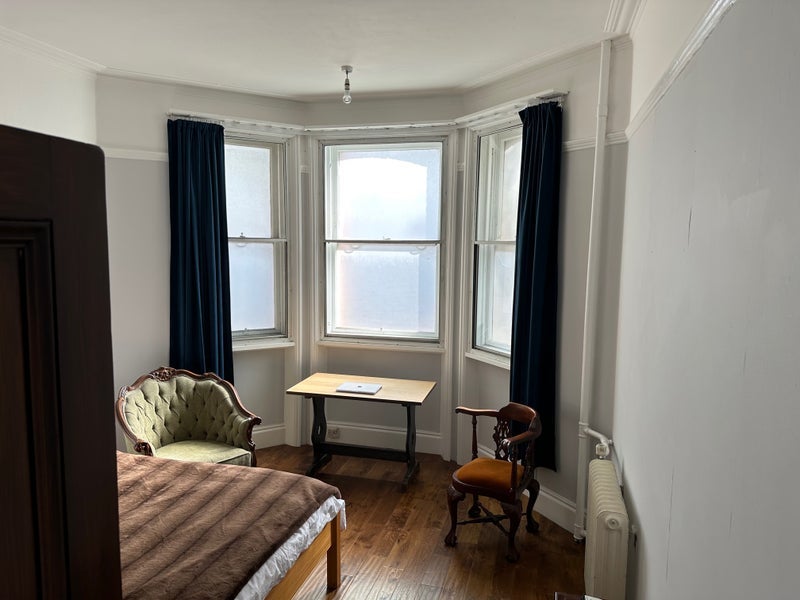 Room Trebovir Road in Greater London