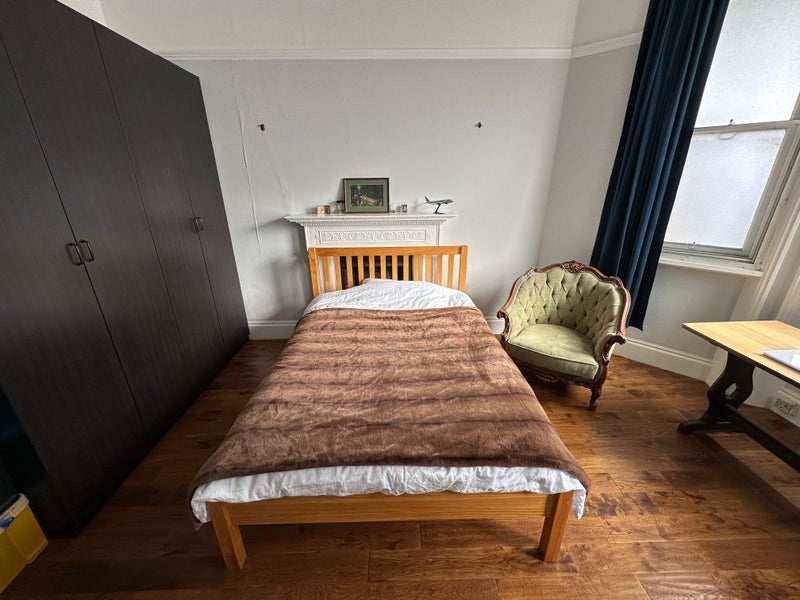 Room Trebovir Road in Greater London