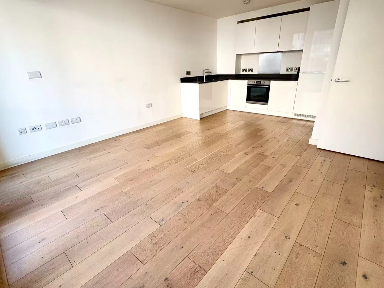 Flat Capitol Way in Greater London