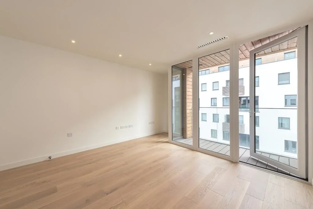 Flat Capitol Way in Greater London